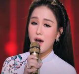 Ca sĩ Ý Linh